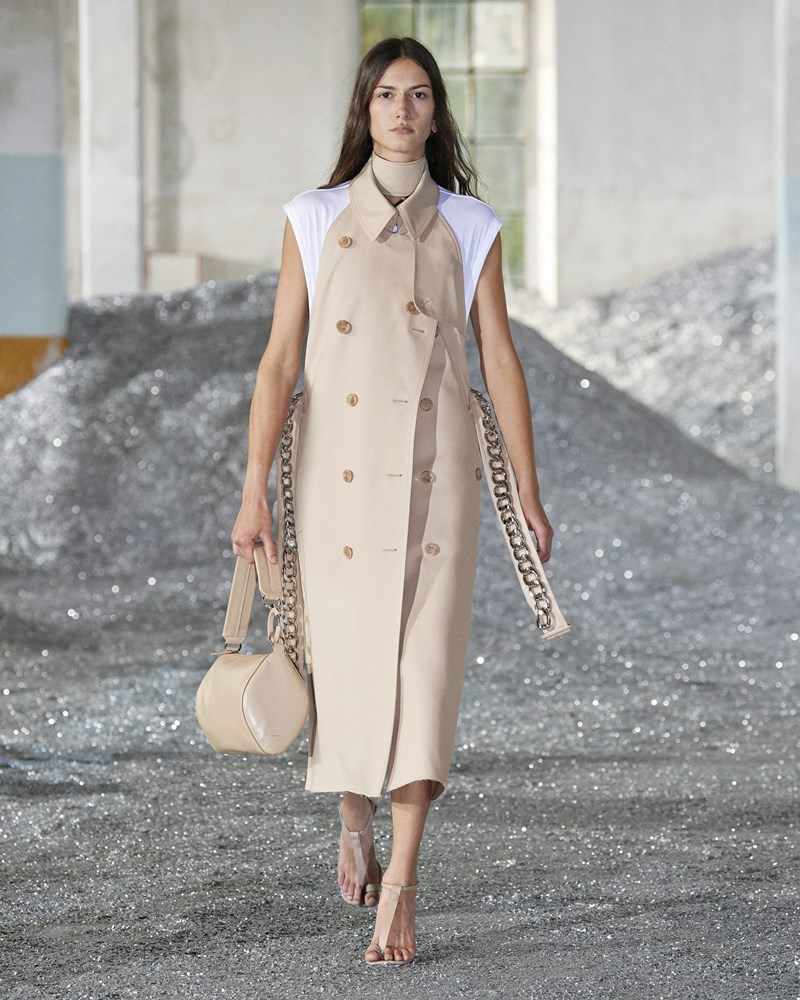 Burberry SS2022: Μια συλλογή γεμάτη έξυπνους πειραματισμούς που αποδεικνύει πως ο οίκος "αλλάζει" - εικόνα 8