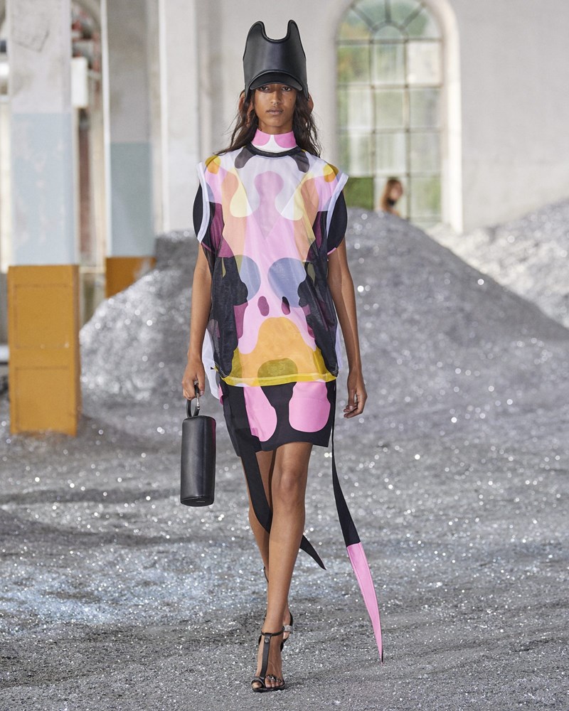 Burberry SS2022: Μια συλλογή γεμάτη έξυπνους πειραματισμούς που αποδεικνύει πως ο οίκος "αλλάζει" - εικόνα 4