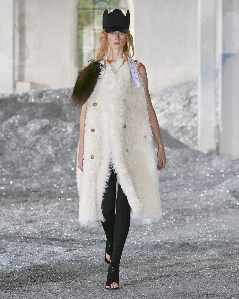 Burberry SS2022: Μια συλλογή γεμάτη έξυπνους πειραματισμούς που αποδεικνύει πως ο οίκος "αλλάζει" - εικόνα 6