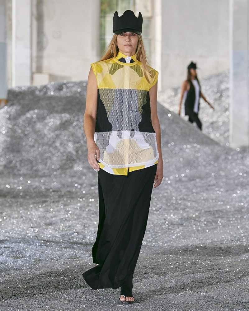 Burberry SS2022: Μια συλλογή γεμάτη έξυπνους πειραματισμούς που αποδεικνύει πως ο οίκος "αλλάζει" - εικόνα 10