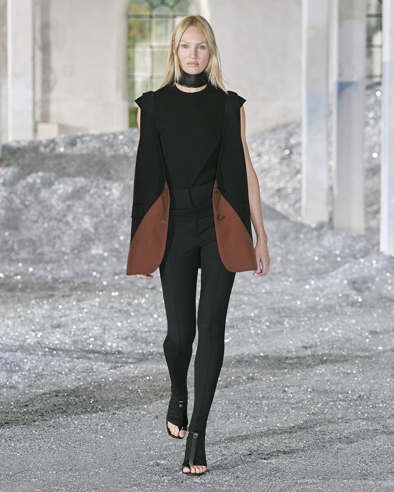Burberry SS2022: Μια συλλογή γεμάτη έξυπνους πειραματισμούς που αποδεικνύει πως ο οίκος "αλλάζει" - εικόνα 7