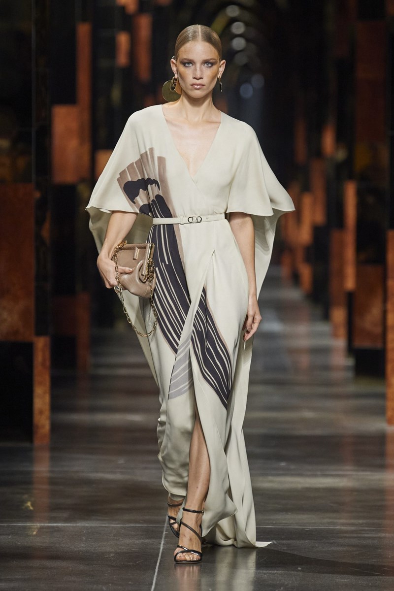 Fendi SS22: Η ιταλική κομψότητα ζει την στιγμή της - εικόνα 4