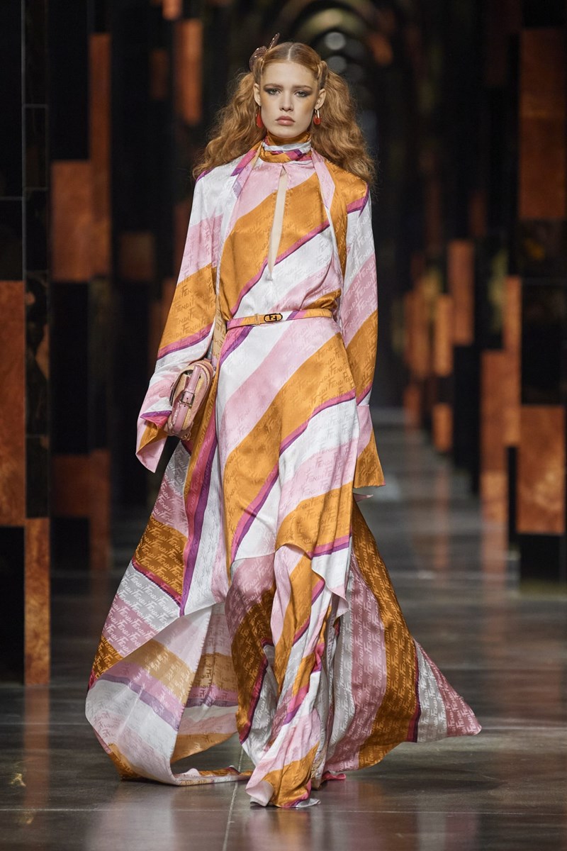 Fendi SS22: Η ιταλική κομψότητα ζει την στιγμή της - εικόνα 1