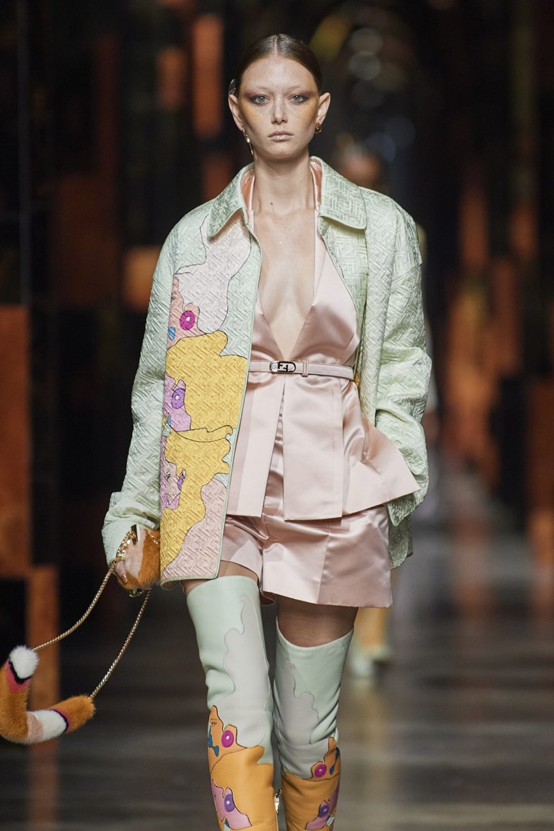 Fendi SS22: Η ιταλική κομψότητα ζει την στιγμή της - εικόνα 3