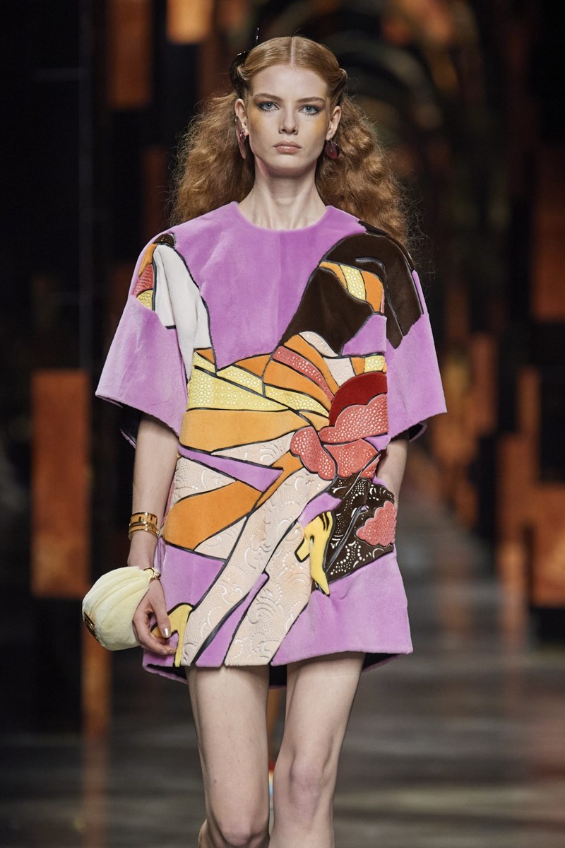 Fendi SS22: Η ιταλική κομψότητα ζει την στιγμή της - εικόνα 13