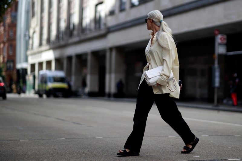 London Fashion Week: Το street style επέστρεψε στην βρετανική πρωτεύουσα και είναι πιο fun από κάθε άλλη φορά - εικόνα 31