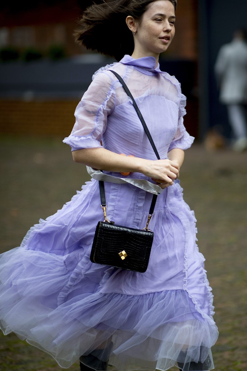 London Fashion Week: Το street style επέστρεψε στην βρετανική πρωτεύουσα και είναι πιο fun από κάθε άλλη φορά - εικόνα 2