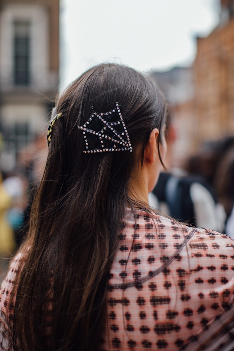 Fashion Month: Όλα τα street style χτενίσματα που θα απογειώσουν τα look του φθινοπώρου - εικόνα 9