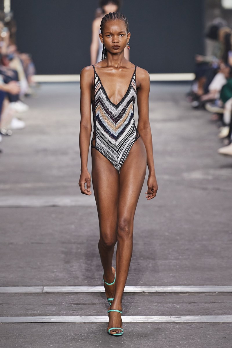 Η νέα συλλογή του οίκου Missoni λατρεύει τα μοτίβα και τα ζωηρά χρώματα #MFW - εικόνα 9