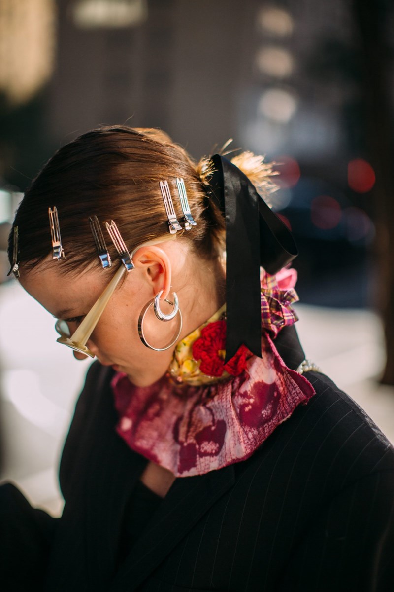 Fashion Month: Όλα τα street style χτενίσματα που θα απογειώσουν τα look του φθινοπώρου - εικόνα 5