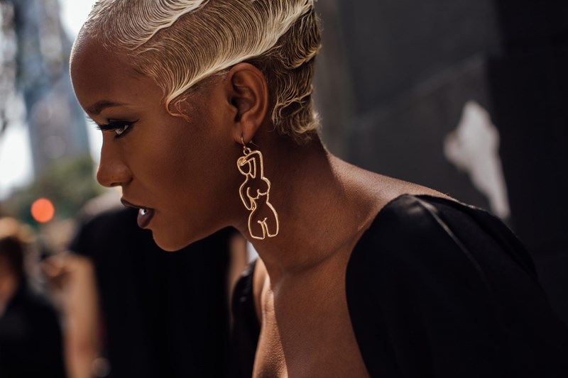 Fashion Month: Όλα τα street style χτενίσματα που θα απογειώσουν τα look του φθινοπώρου - εικόνα 2