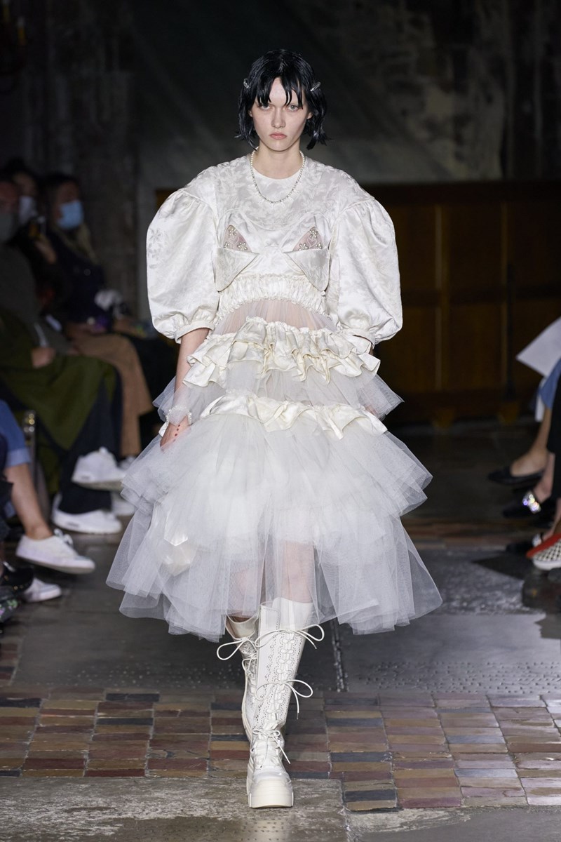 Nensi Dojaka, Erdem, Simone Rocha και όλα όσα μας εντυπωσίασαν στην Εβδομάδα Μόδας του Λονδίνου - εικόνα 2