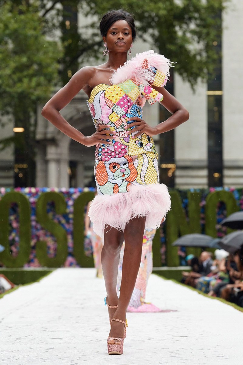 Οι οίκοι Moschino και Proenza Schouler μονοπώλησαν το ενδιαφέρον μας στην New York Fashion Week SS22 - εικόνα 1