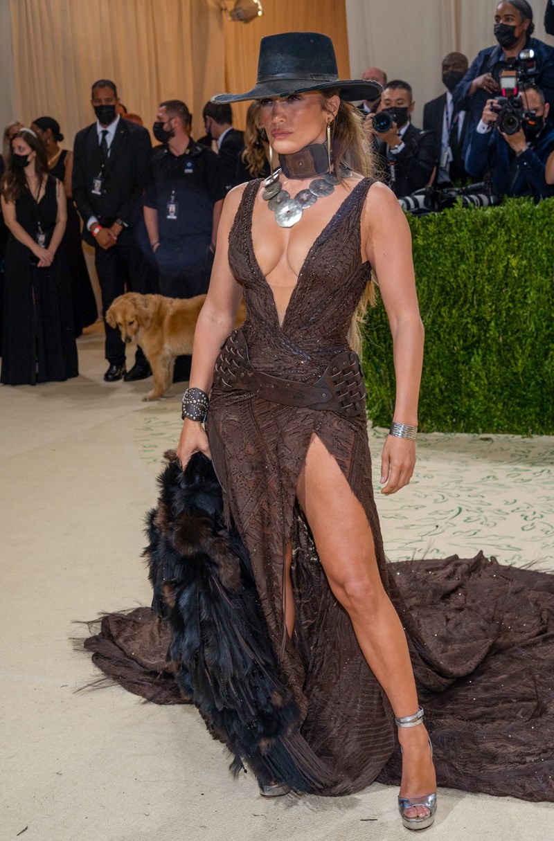 Αυτά είναι τα looks που μαγνήτισαν όλα τα βλέμματα στα Met Gala 2021 - εικόνα 4