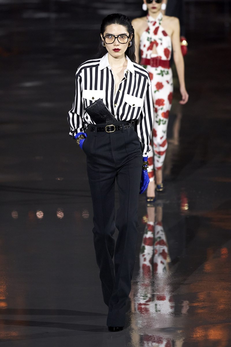 Εβδομάδα Μόδας Παρισιού: Η νέα συλλογή του οίκου Saint Laurent αποτελεί μια παριζιάνικη&nbsp;ωδή στη μόδα των '80s - εικόνα 3