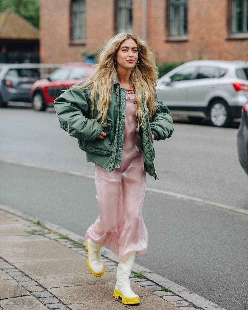 Midi φούστες & μποτάκια: Έτσι θα τα συνδυάσεις σαν επαγγελματίας στιλίστρια - εικόνα 1