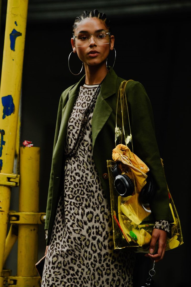 7 έξυπνοι τρόποι να φορέσεις το φουλάρι τώρα - εικόνα 6