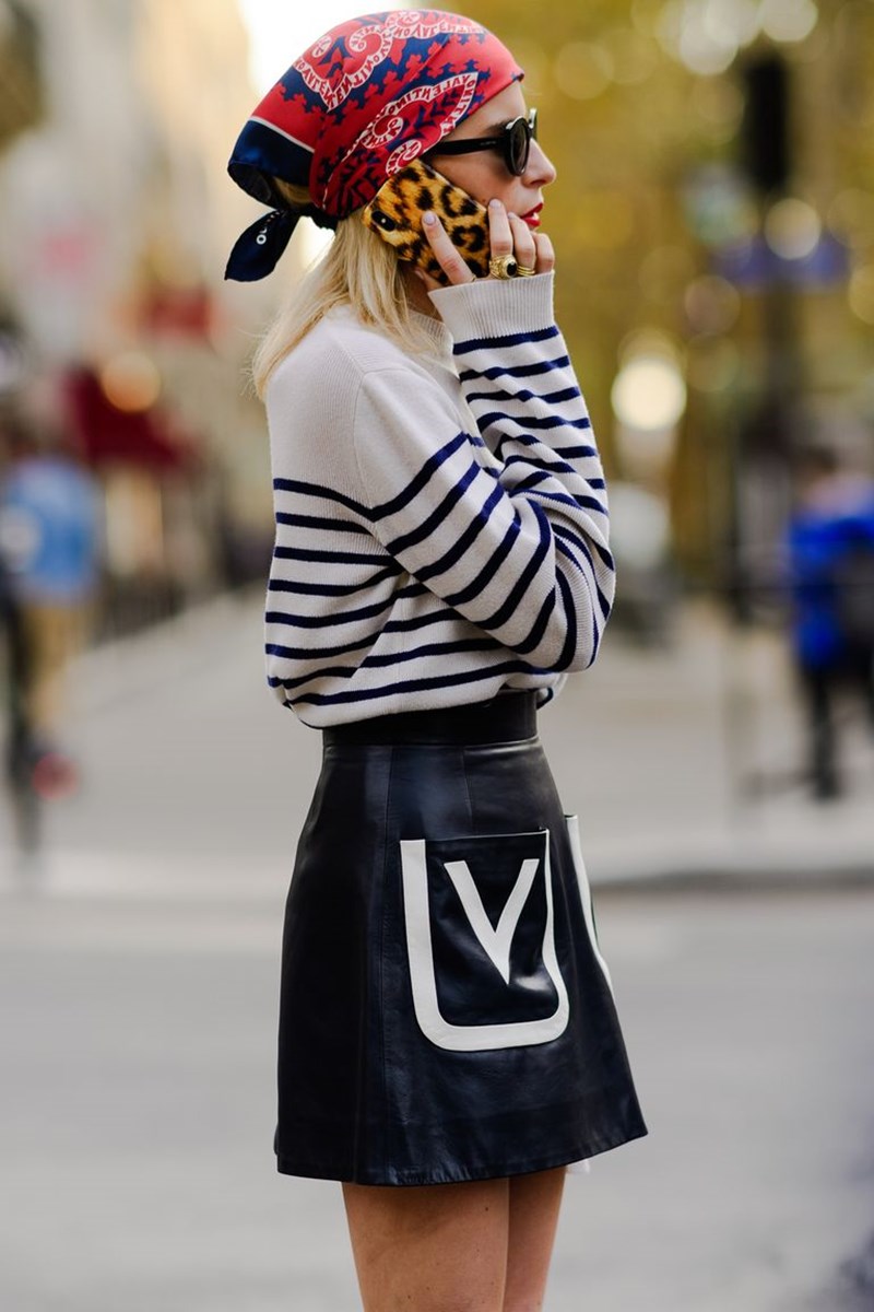 7 έξυπνοι τρόποι να φορέσεις το φουλάρι τώρα - εικόνα 2