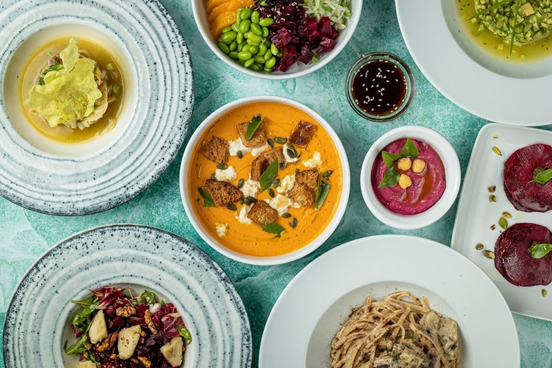 Βιολογικό Χωριό και Crudo ενώνουν τις δυνάμεις τους και δημιουργούν την πρώτη αλυσίδα Vegan Snack Bar - εικόνα 1