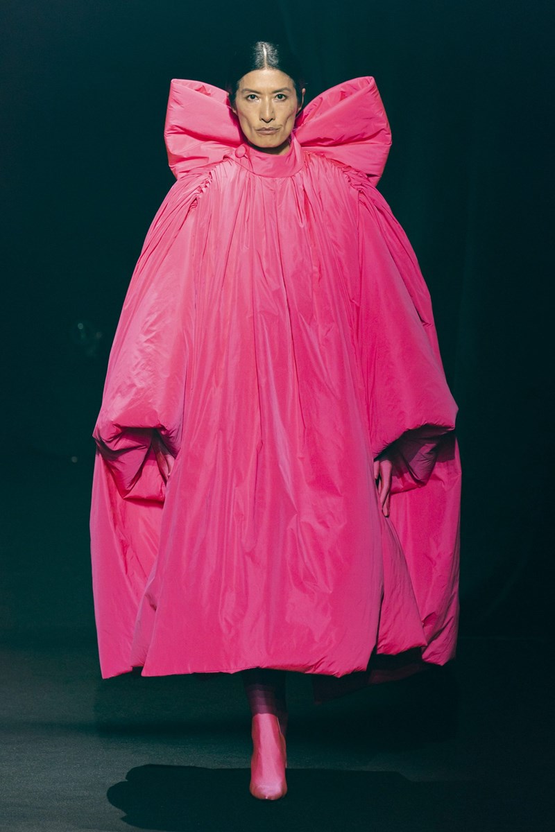 Love Brings Love: To show στη μνήμη του Alber Elbaz ήταν το καλύτερο (και πιο συγκινητικό) φινάλε για τον fashion month - εικόνα 1