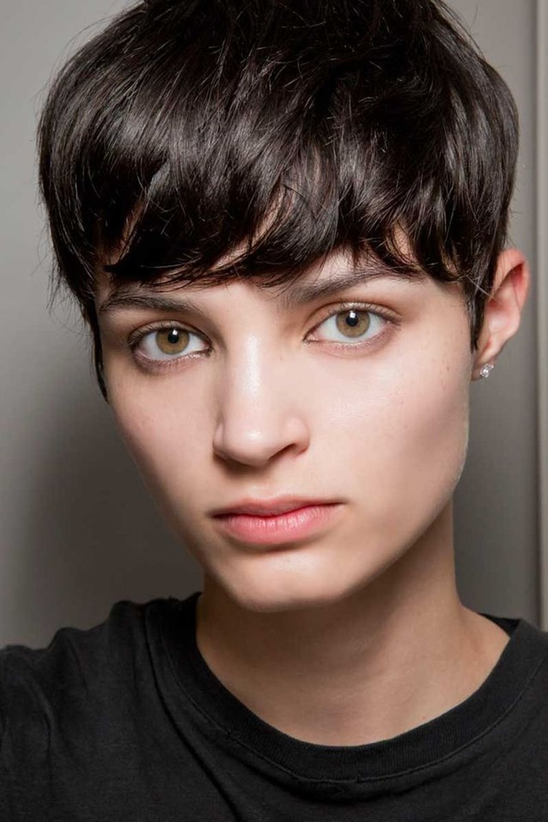 Σκέφτεσαι να κόψεις τα μαλλιά σου κοντά; Αυτά είναι τα πιο cool haircuts της σεζόν - εικόνα 5