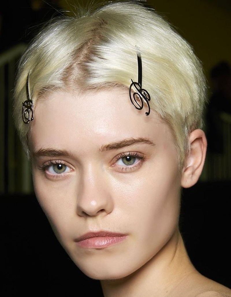 Σκέφτεσαι να κόψεις τα μαλλιά σου κοντά; Αυτά είναι τα πιο cool haircuts της σεζόν - εικόνα 3