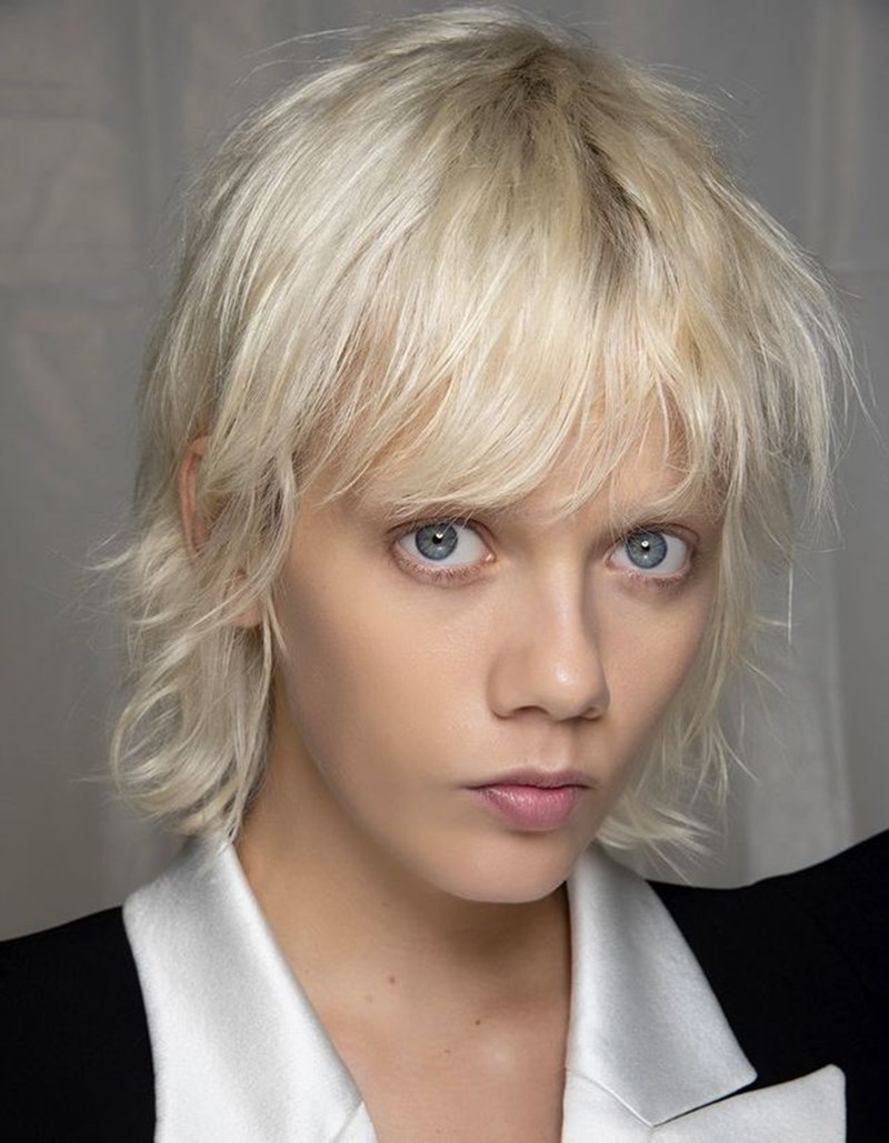 Σκέφτεσαι να κόψεις τα μαλλιά σου κοντά; Αυτά είναι τα πιο cool haircuts της σεζόν - εικόνα 2