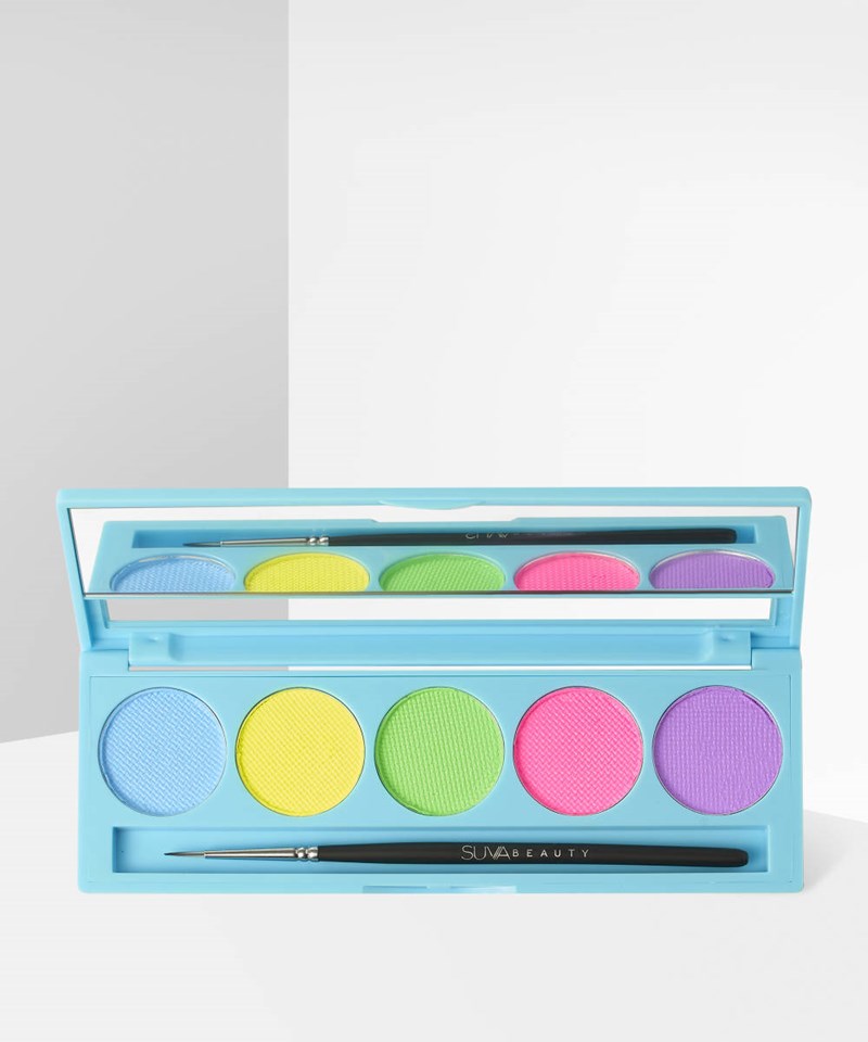 H Hailey Bieber το επιβεβαιώνει: Τα χρωματιστά eyeliners είναι και φέτος το απόλυτο trend - εικόνα 5