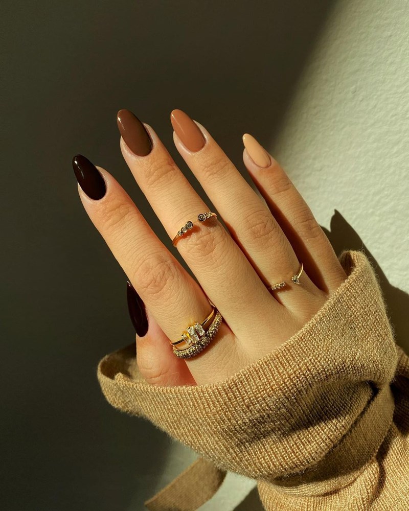 Dark nails