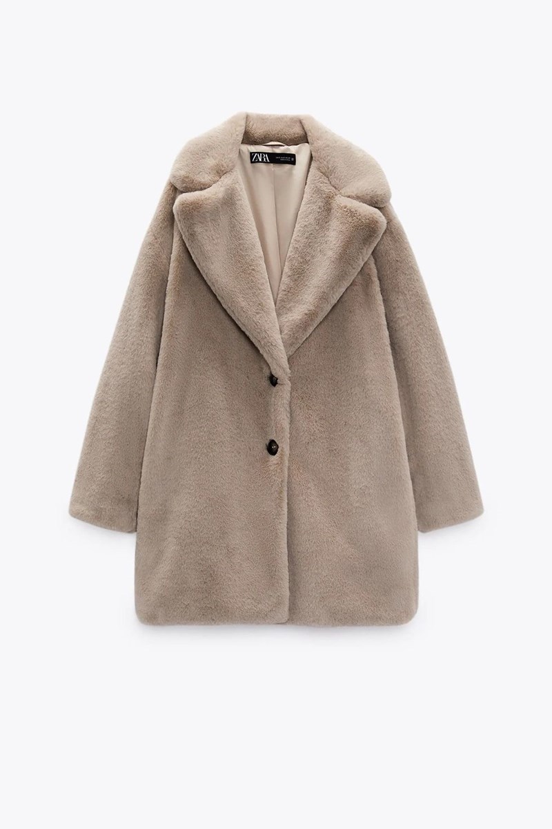 8 πανωφόρια από συνθετική γούνα που πρέπει να προστεθούν στις κρεμάστρες σου πριν μπει ο χειμώνας - εικόνα 2