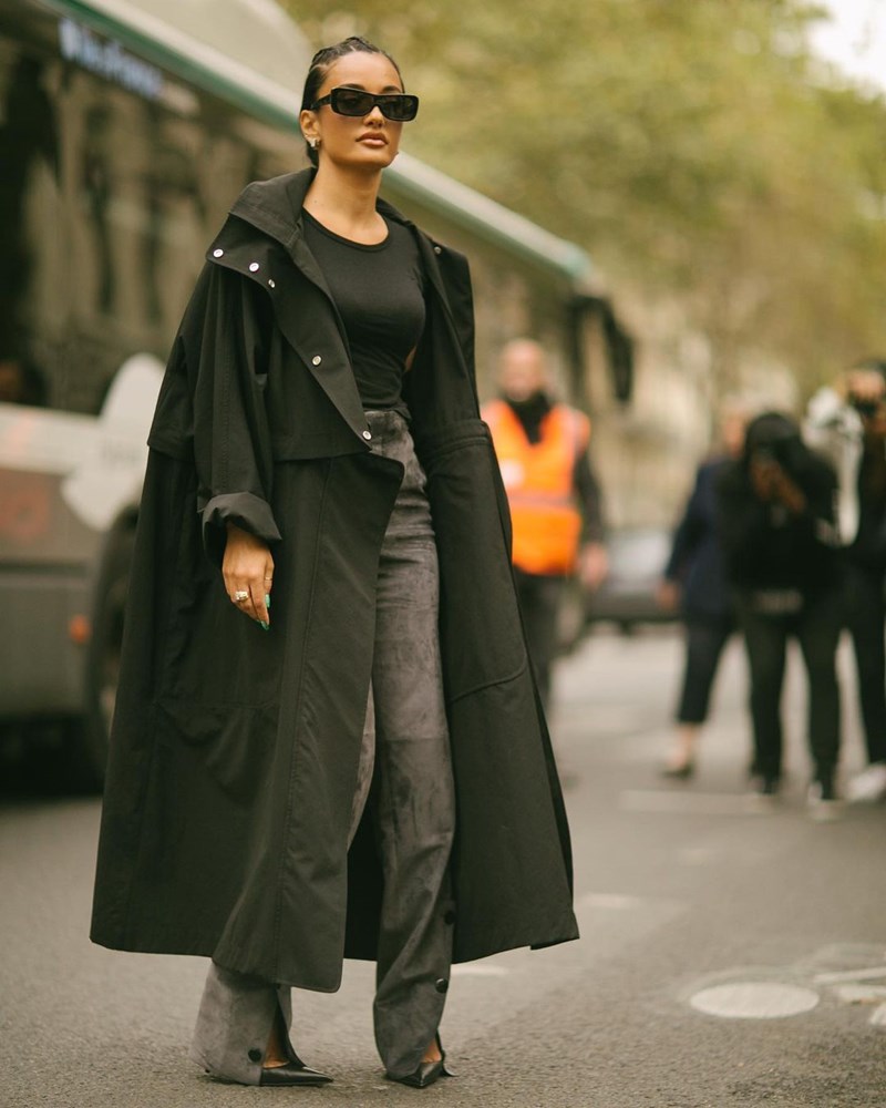 Η μέρα μας εμπνέει να φορέσουμε γκρι: 12 κομμάτια και 8 street style ιδέες για να «αγκαλιάσουμε» αυτό το χρώμα - εικόνα 4