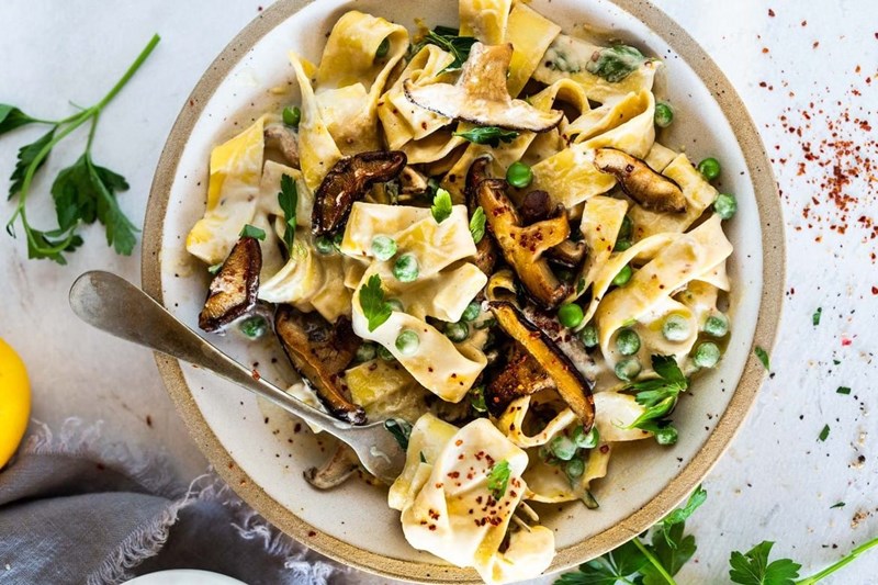 Παγκόσμια Ημέρα Ζυμαρικών: 4 +1 μακαρονάδες που θα τρελάνουν τον ουρανίσκο σου - εικόνα 1