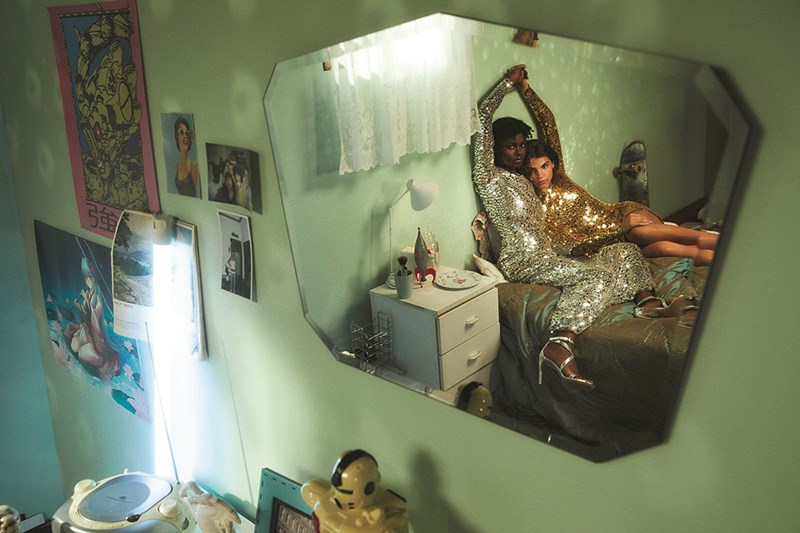 16 outfits που επιβεβαιώνουν πως η μόδα είναι ένα λαμπερό πάρτυ - εικόνα 13