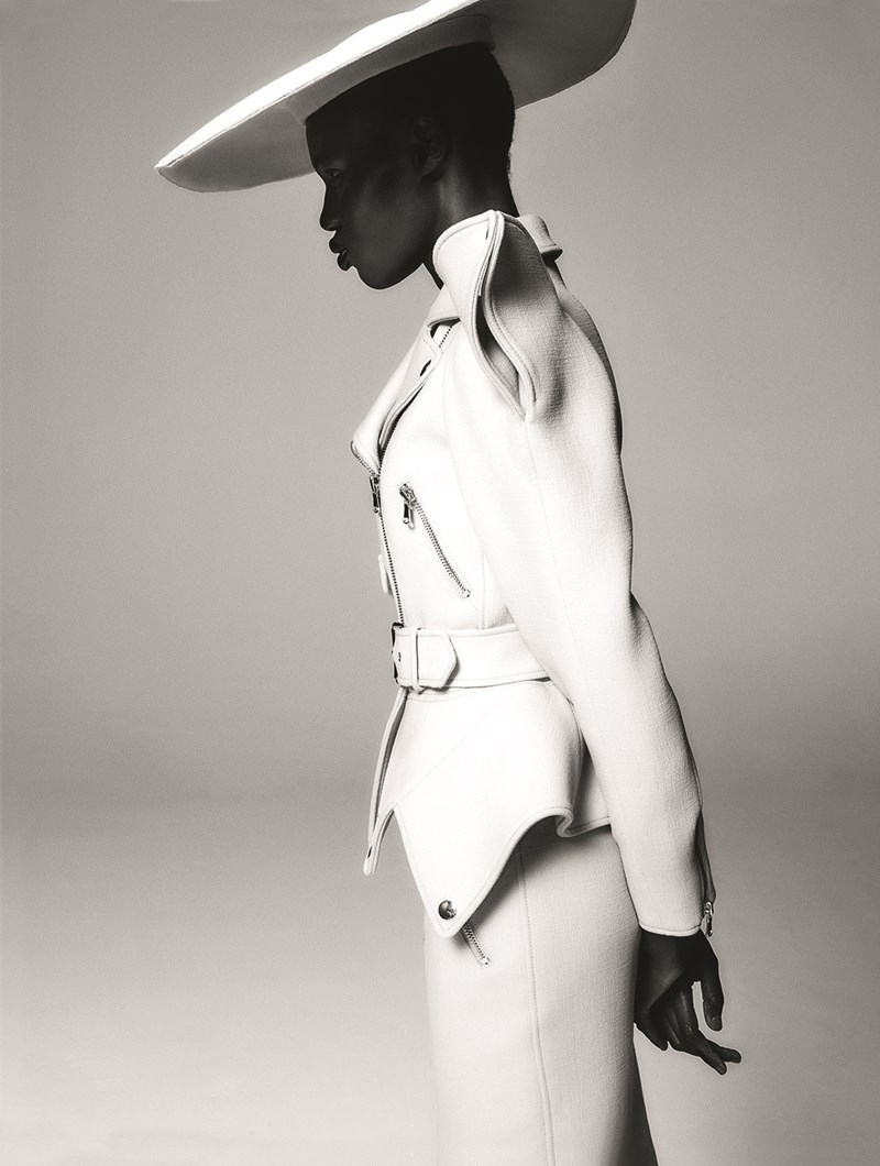 16 outfits που επιβεβαιώνουν πως η μόδα είναι ένα λαμπερό πάρτυ - εικόνα 1