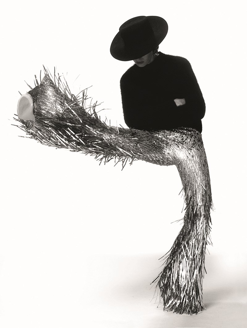 16 outfits που επιβεβαιώνουν πως η μόδα είναι ένα λαμπερό πάρτυ - εικόνα 7