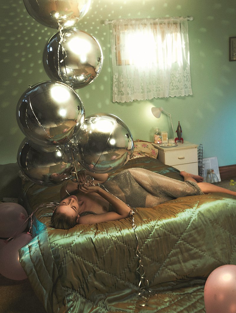 16 outfits που επιβεβαιώνουν πως η μόδα είναι ένα λαμπερό πάρτυ - εικόνα 6