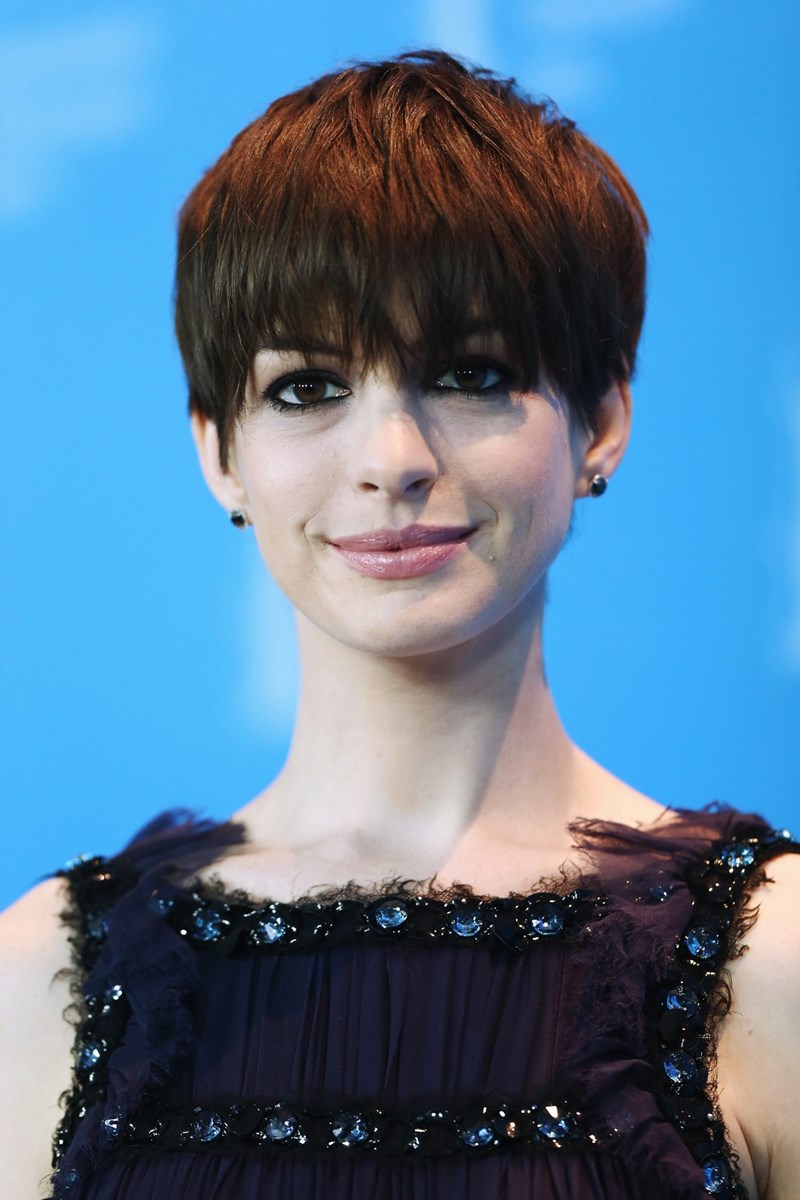 Η Anne Hathaway επέστρεψε με ένα ακόμα bob haircut και εμείς πολύ το χαρήκαμε - εικόνα 4