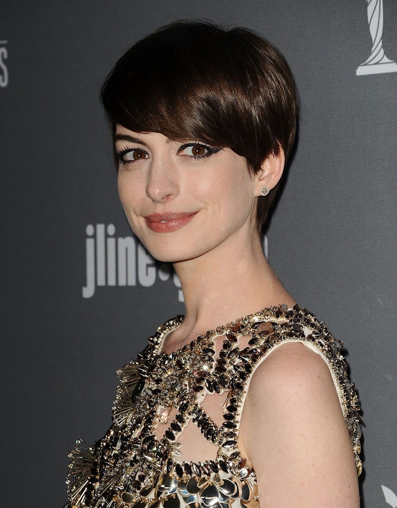 Η Anne Hathaway επέστρεψε με ένα ακόμα bob haircut και εμείς πολύ το χαρήκαμε - εικόνα 3