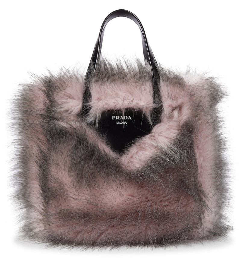 Δεν θα σου πούμε ψέματα! Μια fluffy τσάντα είναι αυτό ακριβώς που χρειάζεσαι τώρα - εικόνα 8