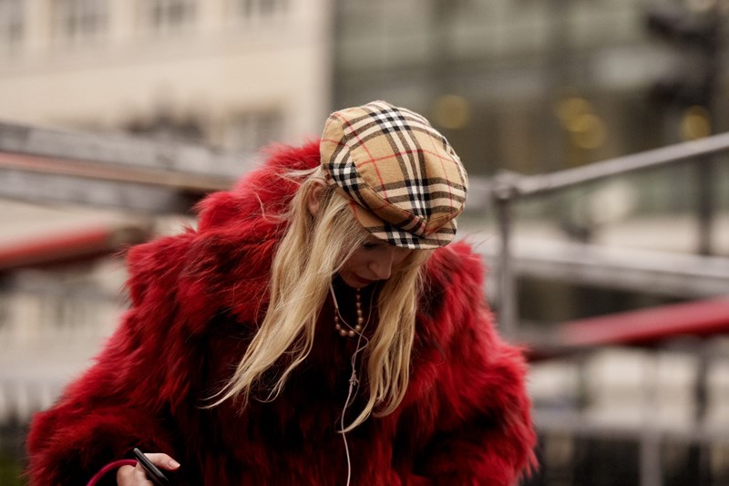 Τα ωραιότερα street style looks από την Ανδρική Εβδομάδα Μόδας για το Φθινόπωρο του 2022 - εικόνα 10