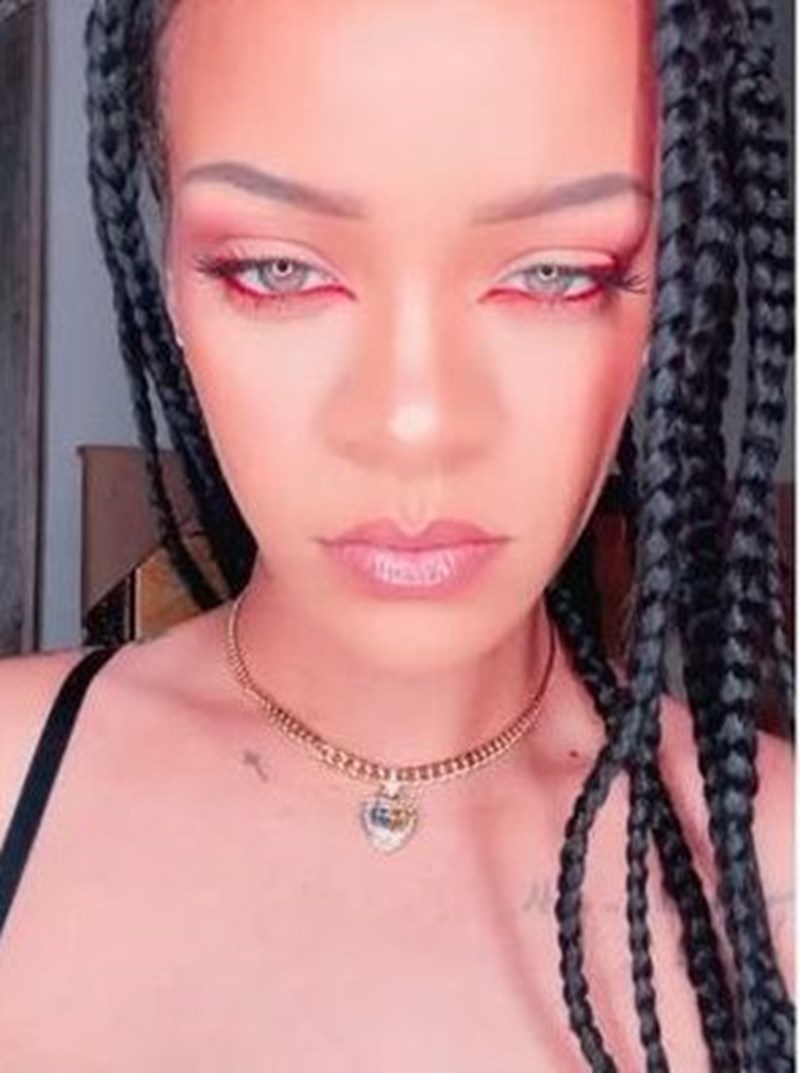 H Rihanna δημιούργησε ένα cat-eye φωτιά! - εικόνα 2