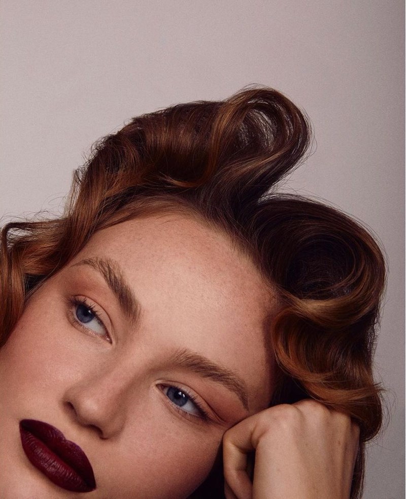 4 υπέροχα μακιγιάζ με πρωταγωνιστή το βουργουνδί κραγιόν, για να «βάψεις» τα χείλη σου στην πιο hot απόχρωση - εικόνα 2