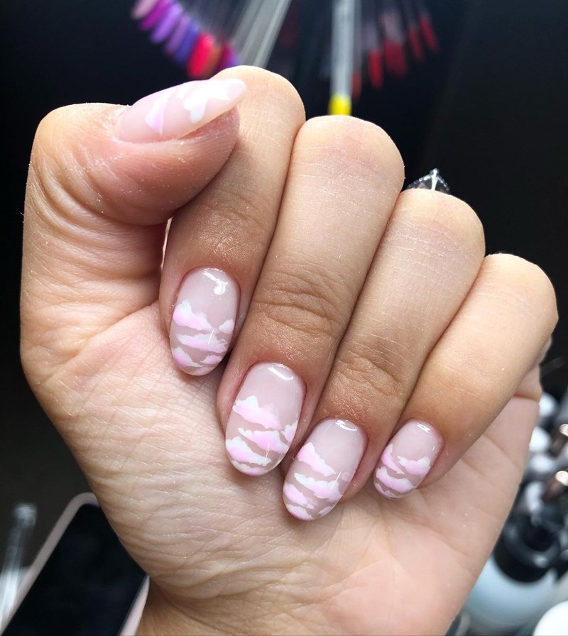 Cloud nails: Αυτό το μανικιούρ φωνάζει φθινόπωρο - εικόνα 1
