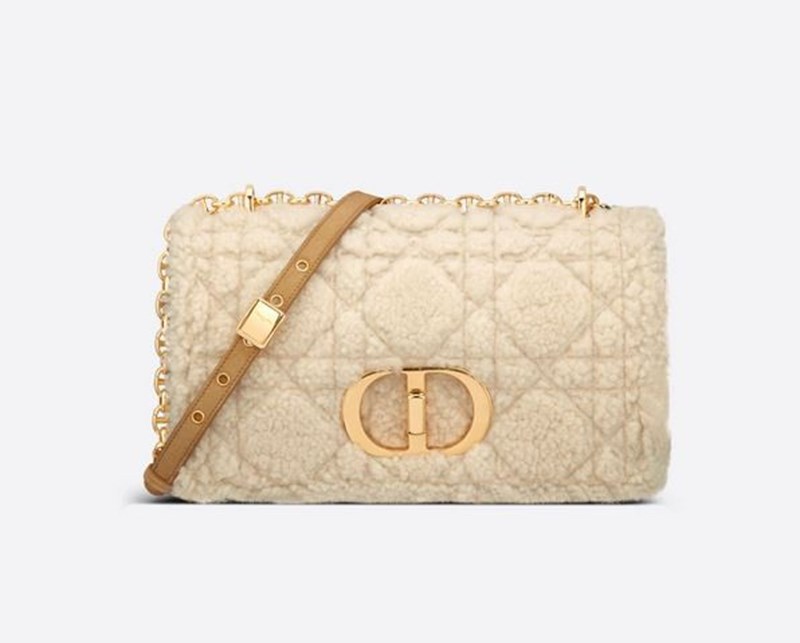 Δεν θα σου πούμε ψέματα! Μια fluffy τσάντα είναι αυτό ακριβώς που χρειάζεσαι τώρα - εικόνα 7