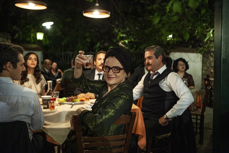 «Ευτυχία»: 5 λόγοι που πρέπει οπωσδήποτε να δεις αυτήν την ταινία τα Χριστούγεννα - εικόνα 3