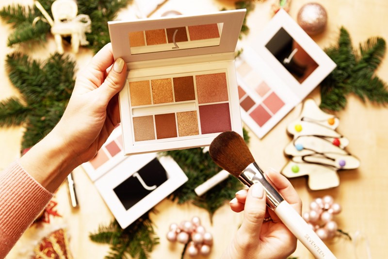 3 festive μακιγιάζ που οι editors του ELLE σου προτείνουν χωρίς δεύτερη σκέψη - εικόνα 4