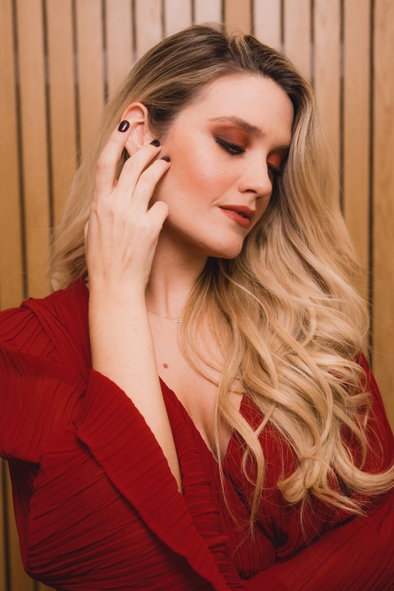 3 festive μακιγιάζ που οι editors του ELLE σου προτείνουν χωρίς δεύτερη σκέψη - εικόνα 10