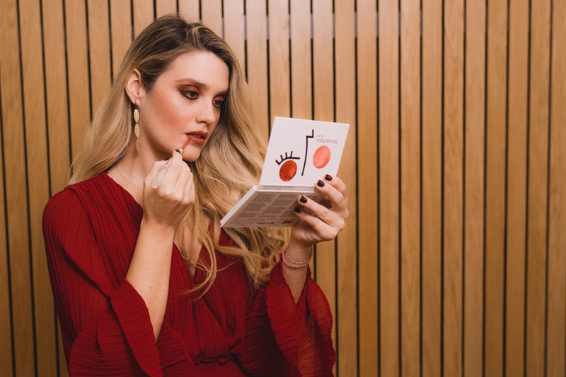 3 festive μακιγιάζ που οι editors του ELLE σου προτείνουν χωρίς δεύτερη σκέψη - εικόνα 11