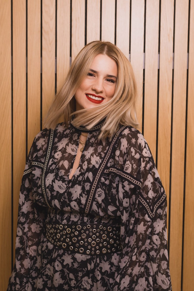 3 festive μακιγιάζ που οι editors του ELLE σου προτείνουν χωρίς δεύτερη σκέψη - εικόνα 3