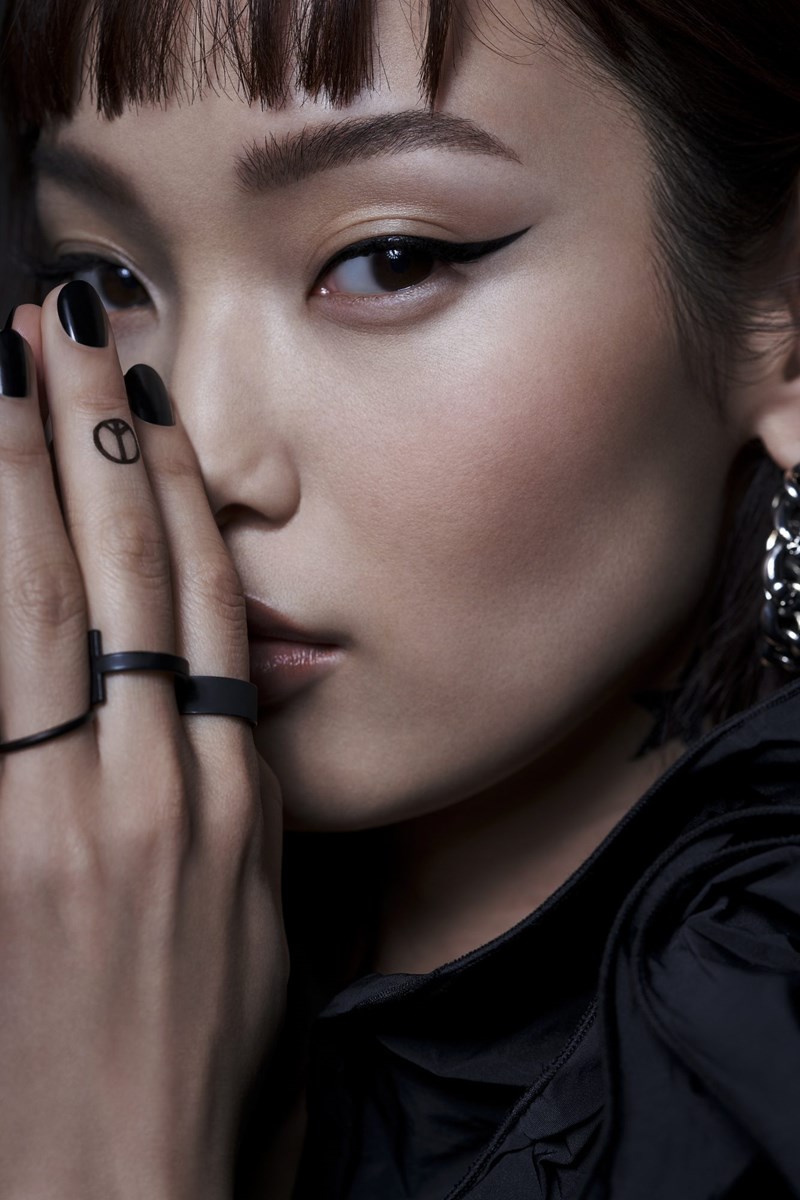 Βλέμμα στο μέλλον: 5 ακαταμάχητα μακιγιάζ που θα ορίσουν την νέα χρονιά - εικόνα 4